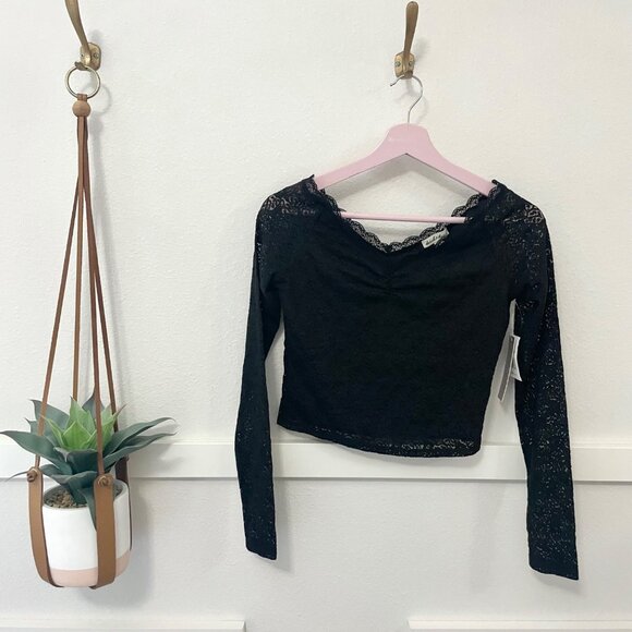 NWT Derek Heart Black Lace V-Neck Cropped Long Sleeve Top Size M - Picture 1 of 4